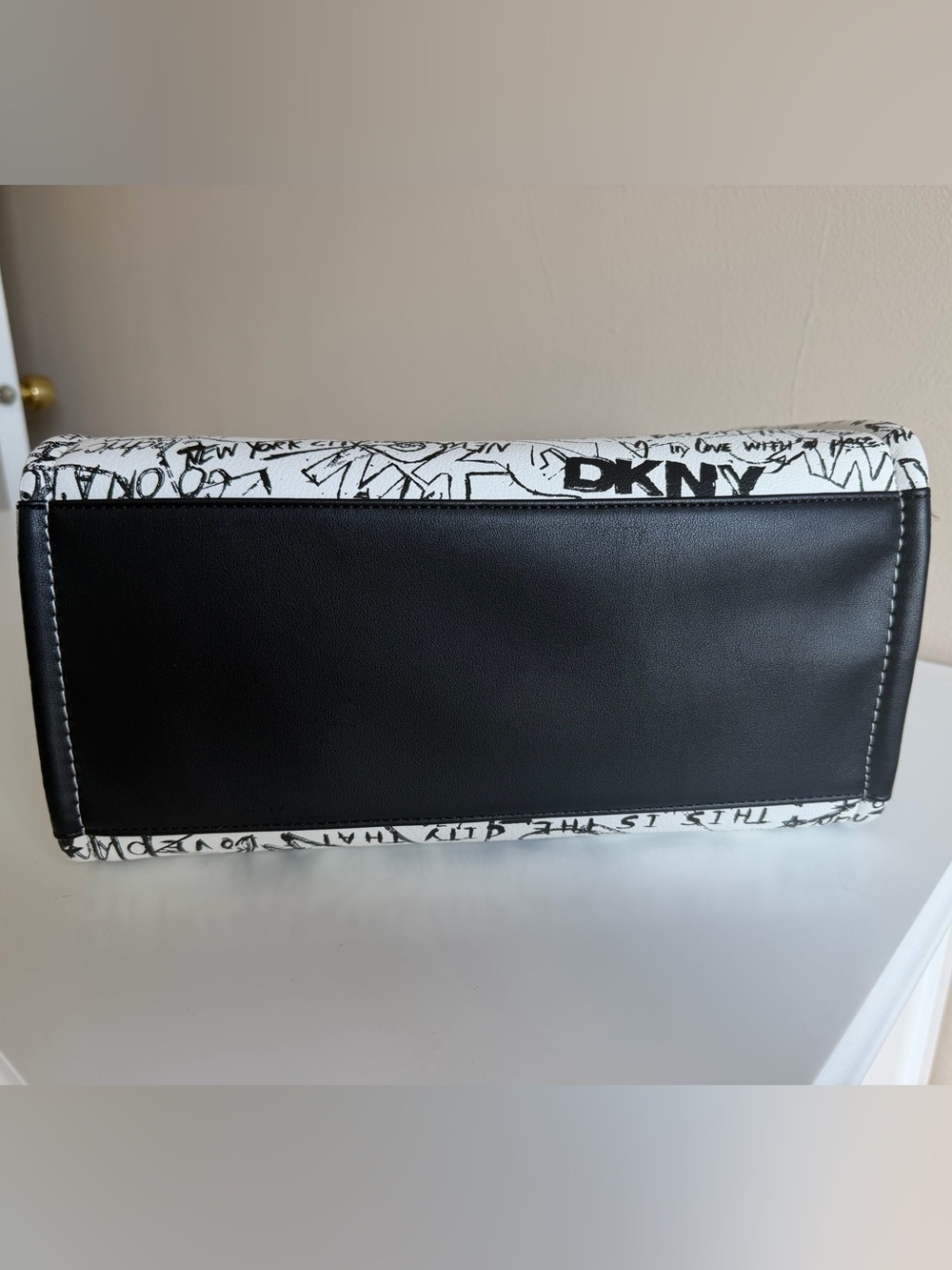 DKNY Black & White Graffiti Canvas Tote with Black Handles NWT - Picture 4 of 9
